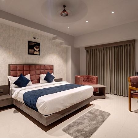 Hotel Sparsh Divine Ахмедабад Екстер'єр фото