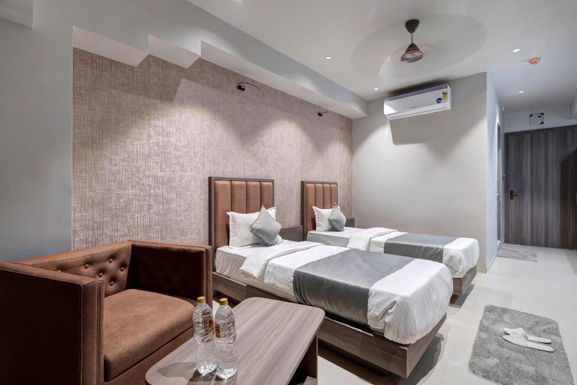 Hotel Sparsh Divine Ахмедабад Екстер'єр фото
