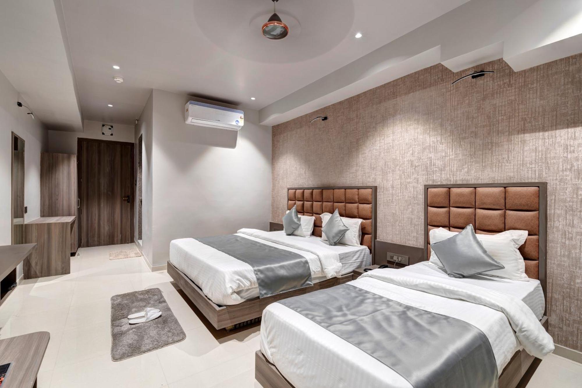 Hotel Sparsh Divine Ахмедабад Екстер'єр фото
