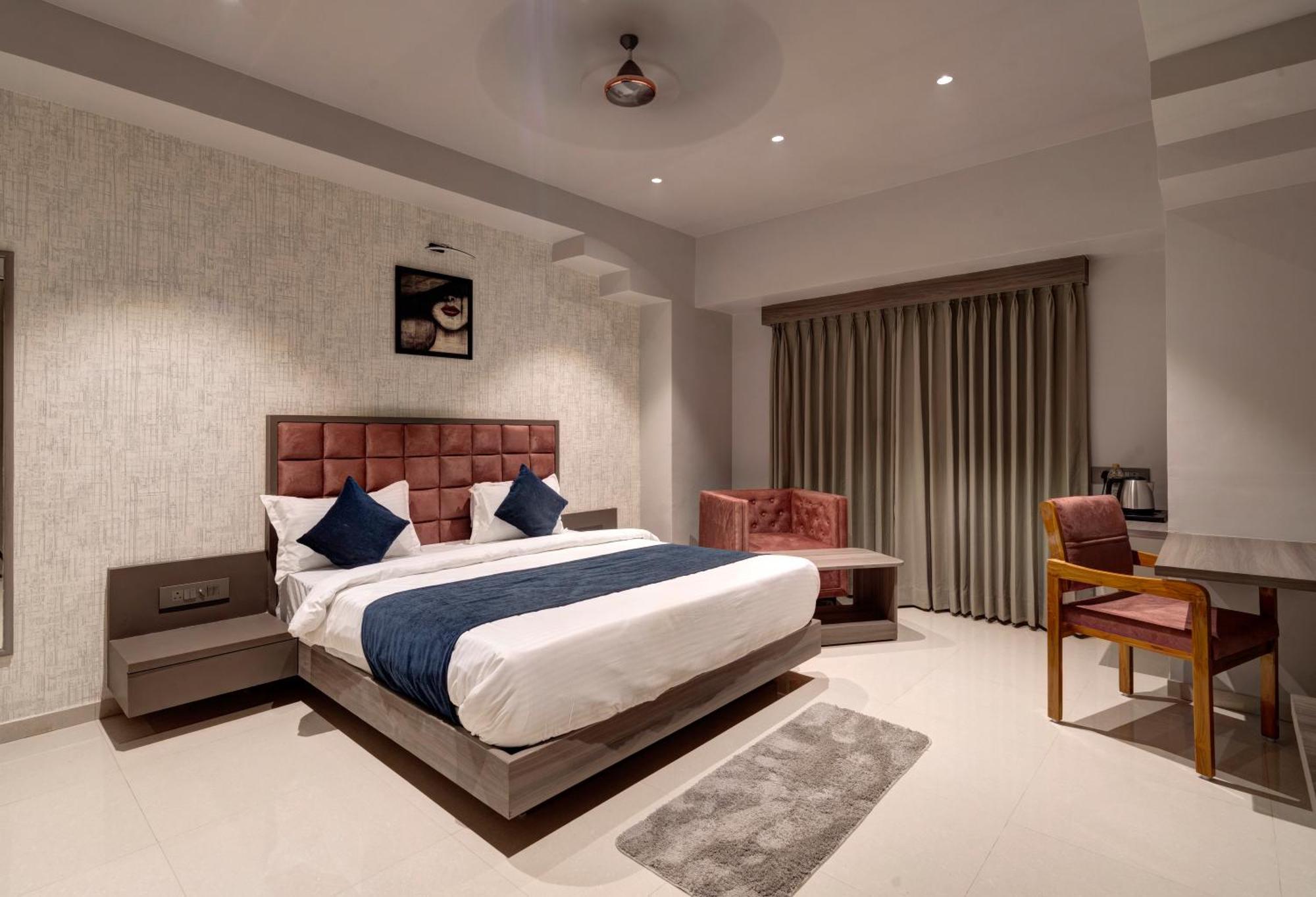 Hotel Sparsh Divine Ахмедабад Екстер'єр фото