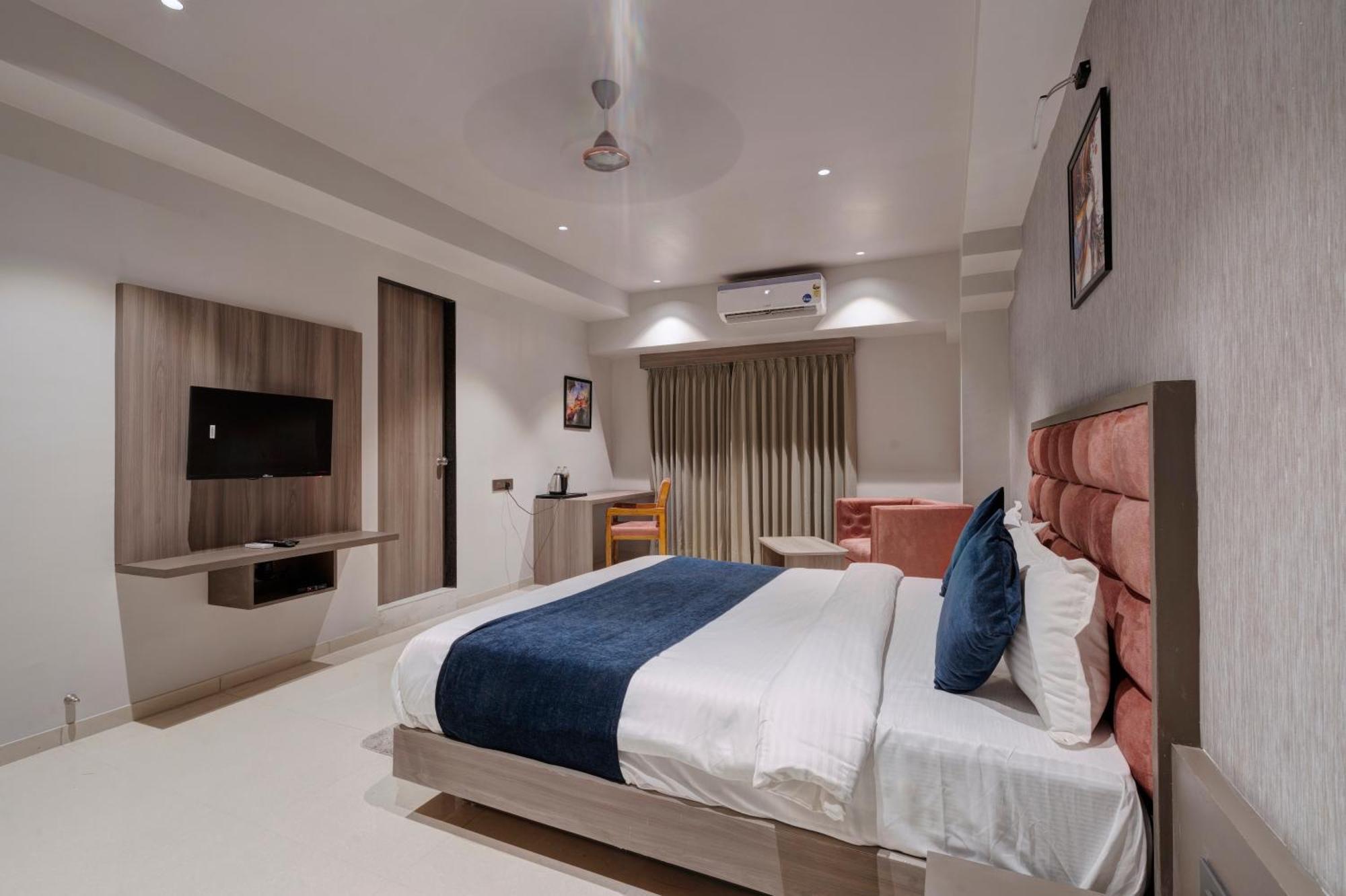Hotel Sparsh Divine Ахмедабад Екстер'єр фото